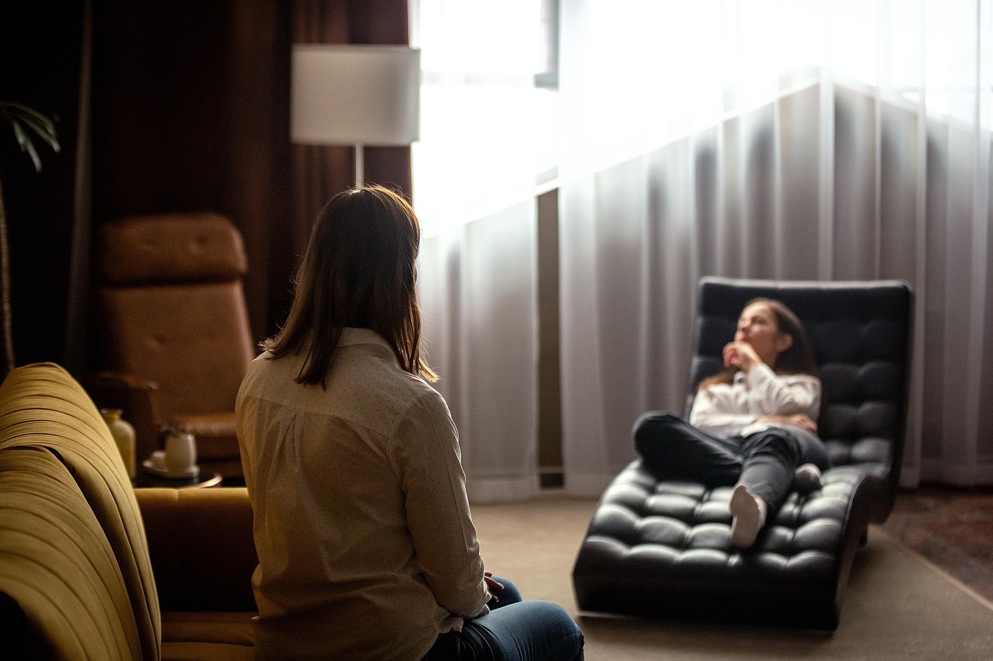 İzmir Çocuk Terapisi, çocukların duygusal ve davranışsal zorluklarını aşmalarına yardımcı olmak için uzman psikolog desteği sunar. Esma Göksu ile sağlıklı gelişim için etkili terapi yöntemleri uygulanır.